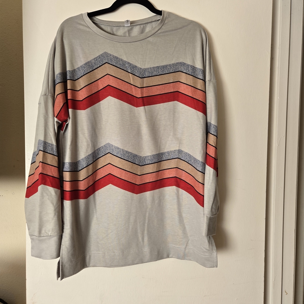 Chevron Patterned Gray Light Weight Sweatshirt